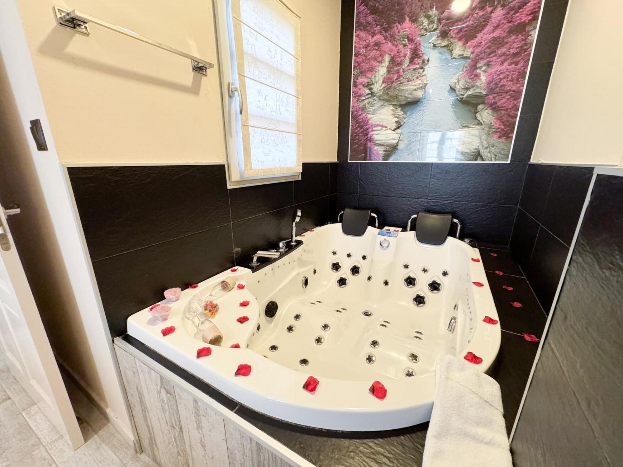 Akla Suites Con Jacuzzi Santillana Сантільяна-дель-Мар Екстер'єр фото