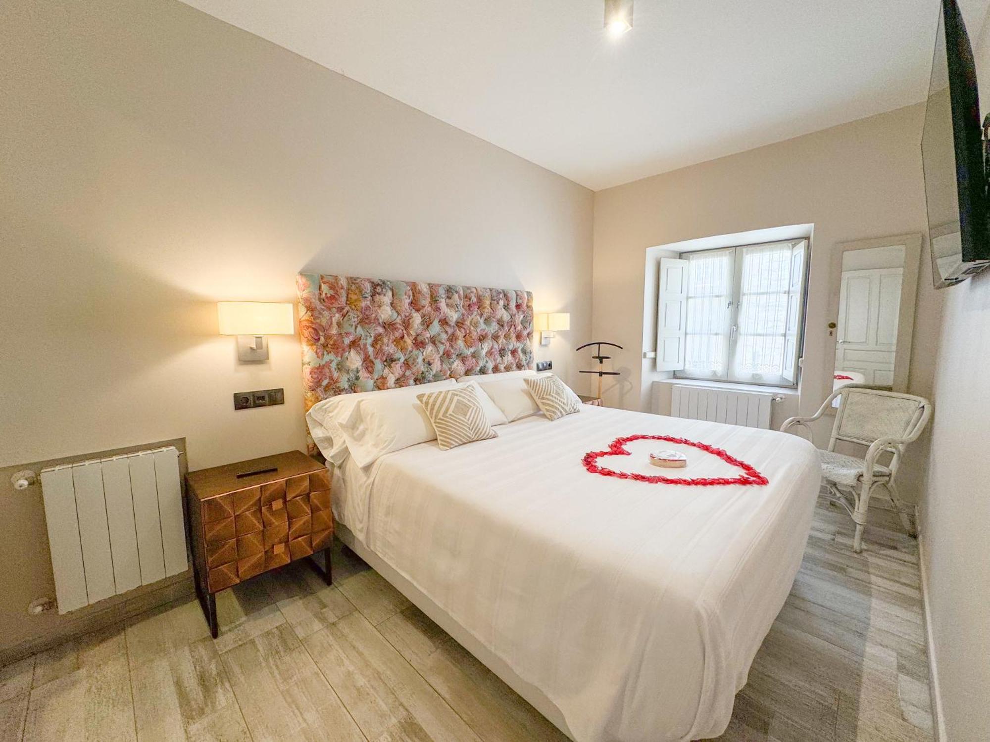 Akla Suites Con Jacuzzi Santillana Сантільяна-дель-Мар Екстер'єр фото